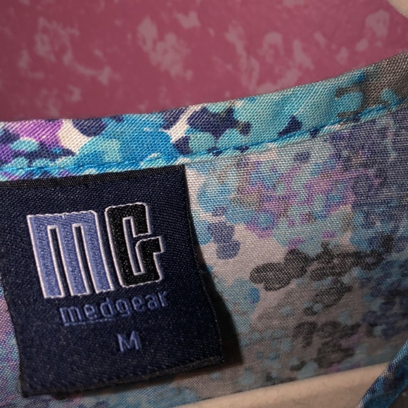 Med Gear scrub top - Picture 2 of 2